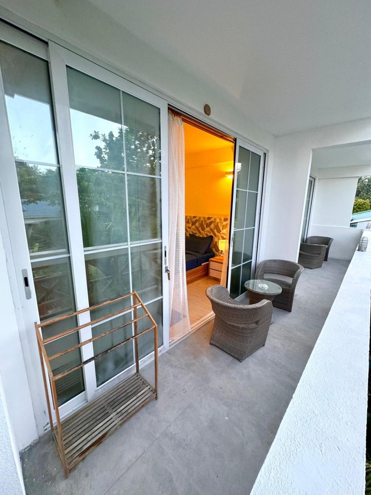 Sands Grand 4* Dhigurah (Alif Dhaal Atoll)