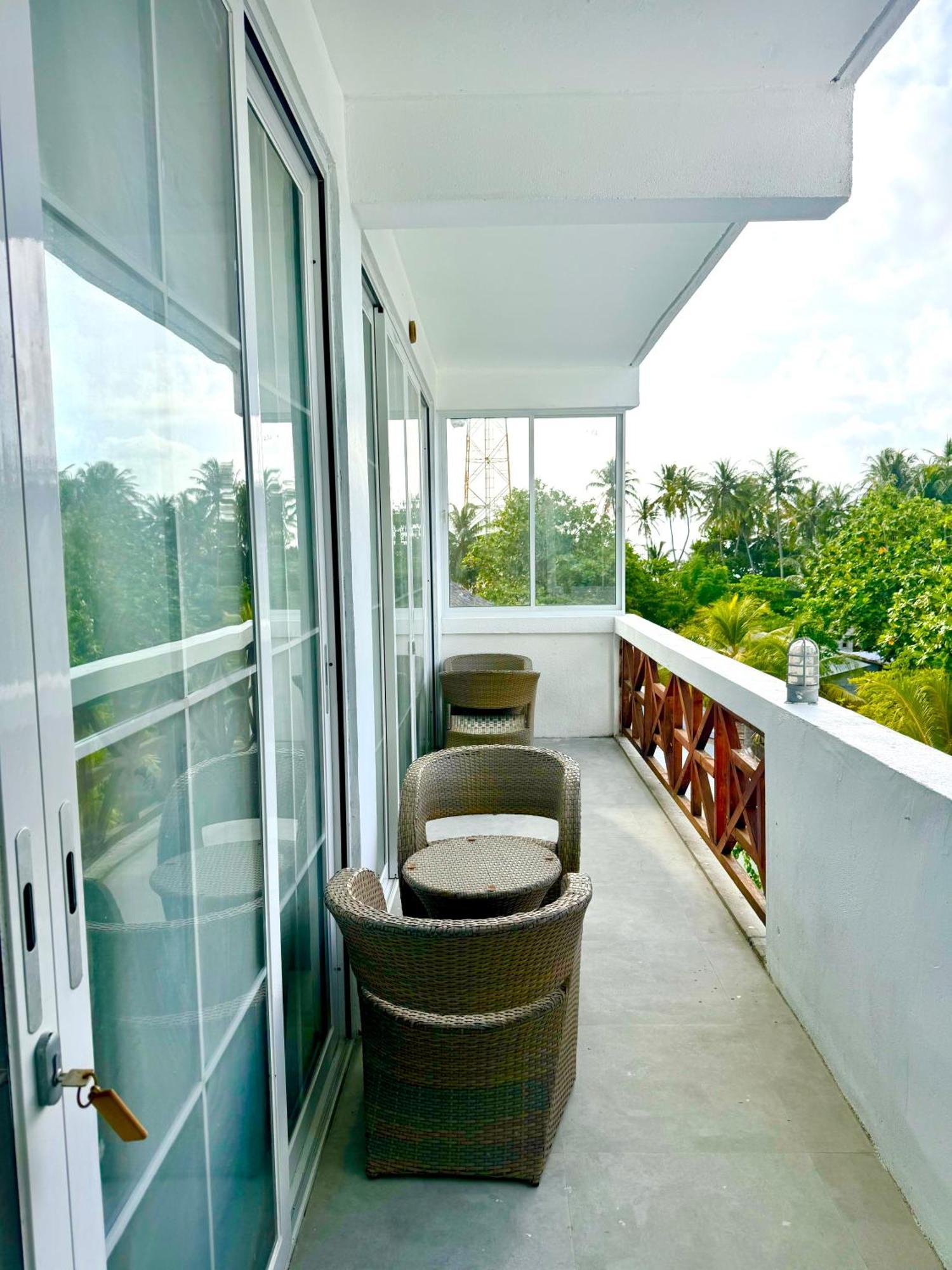 Sands Grand Hotel Dhigurah (Alif Dhaal Atoll)