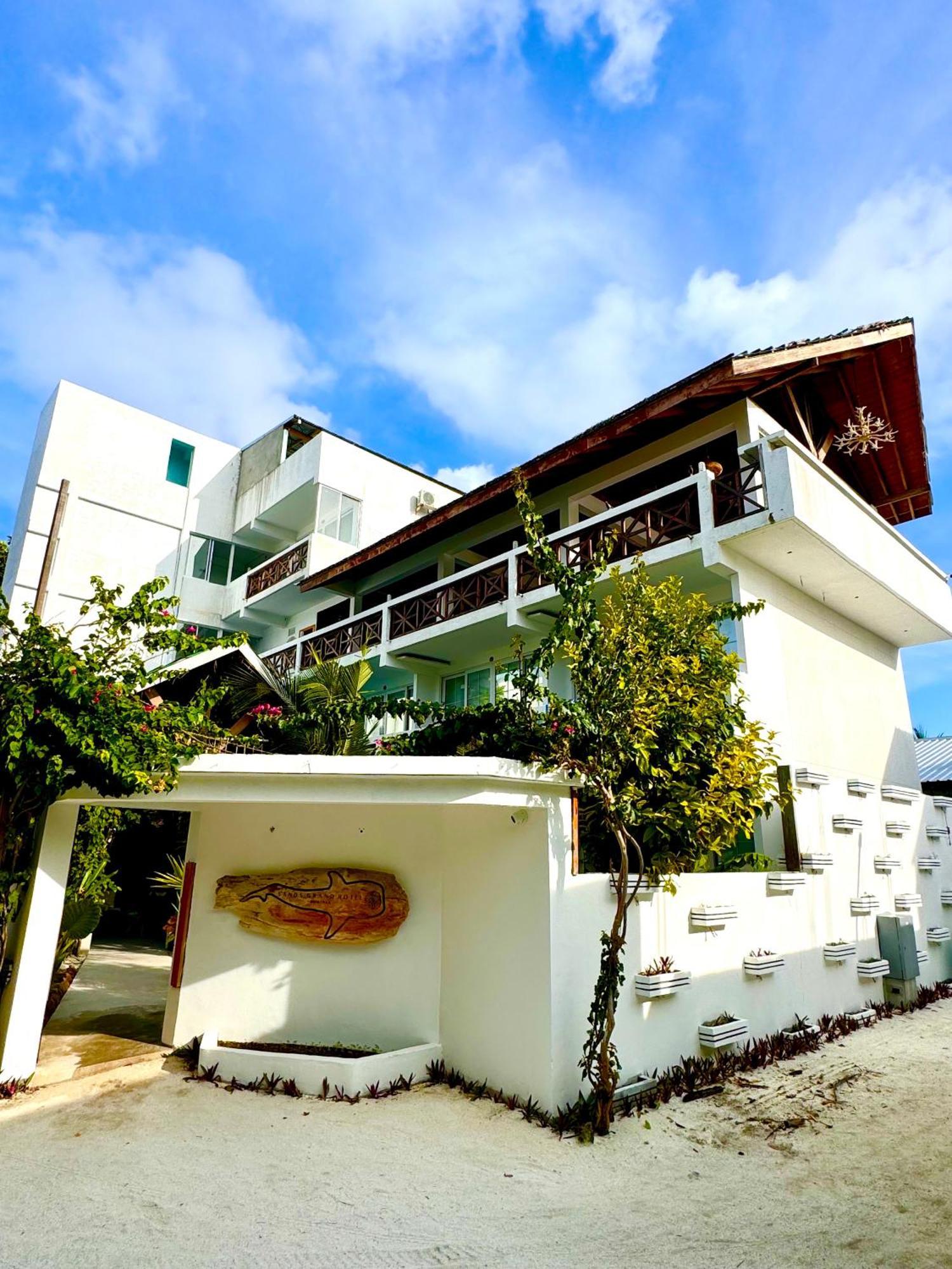 Hotel Sands Grand Dhigurah (Alif Dhaal Atoll)